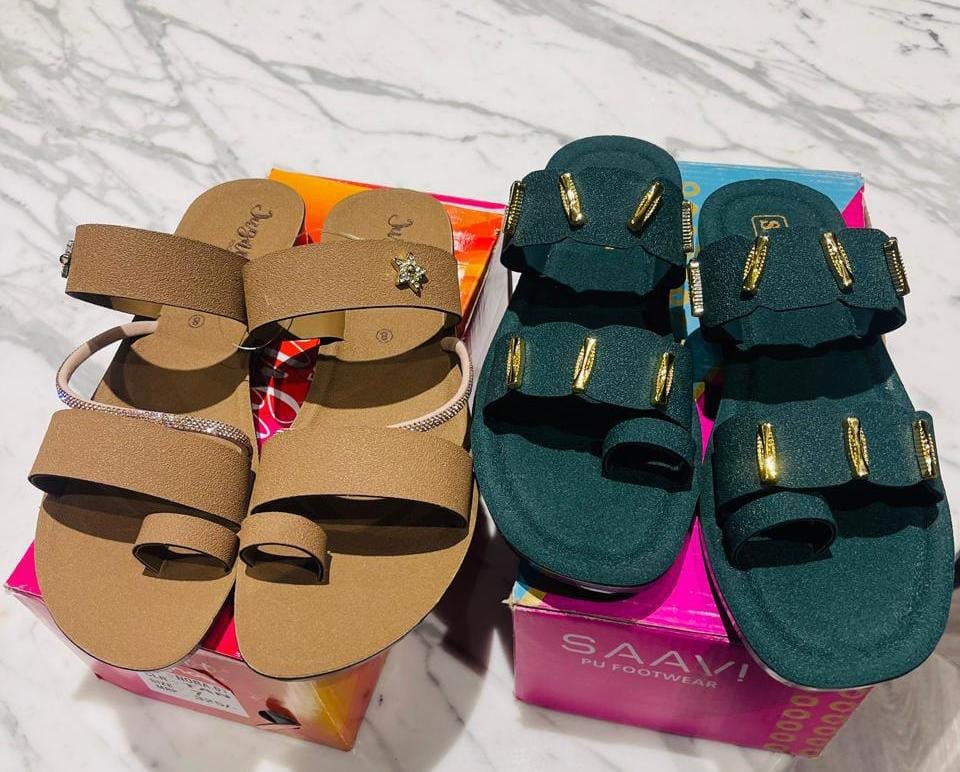 Flat sandals